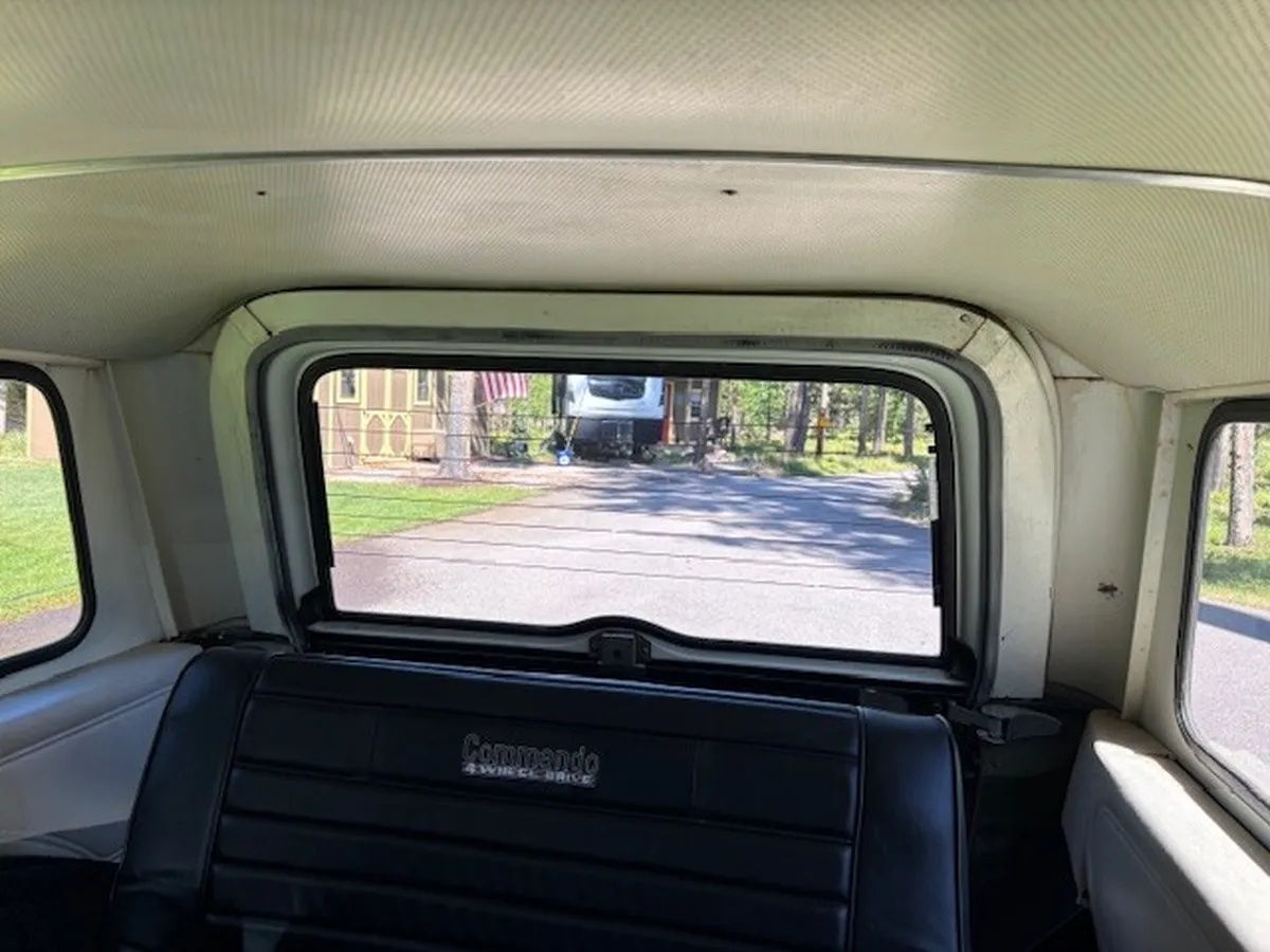 Jeep-Commando-1973-Black-Black-7