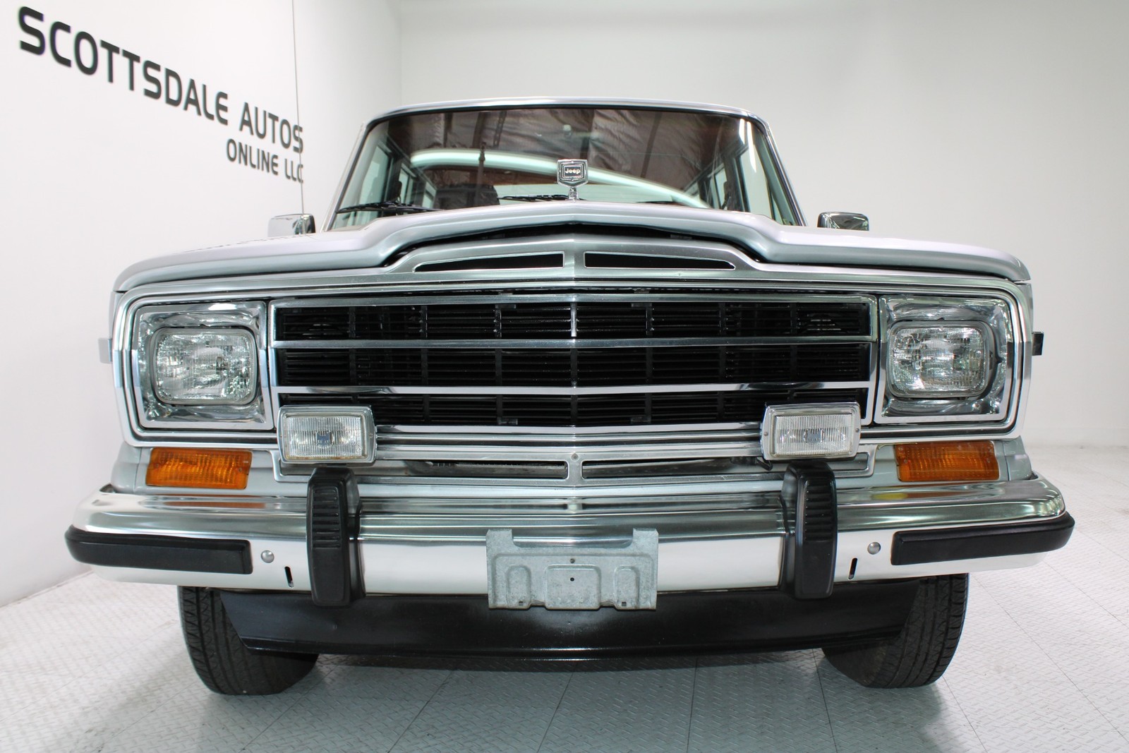 Jeep-Grand-Wagoneer-1986-SUV-10