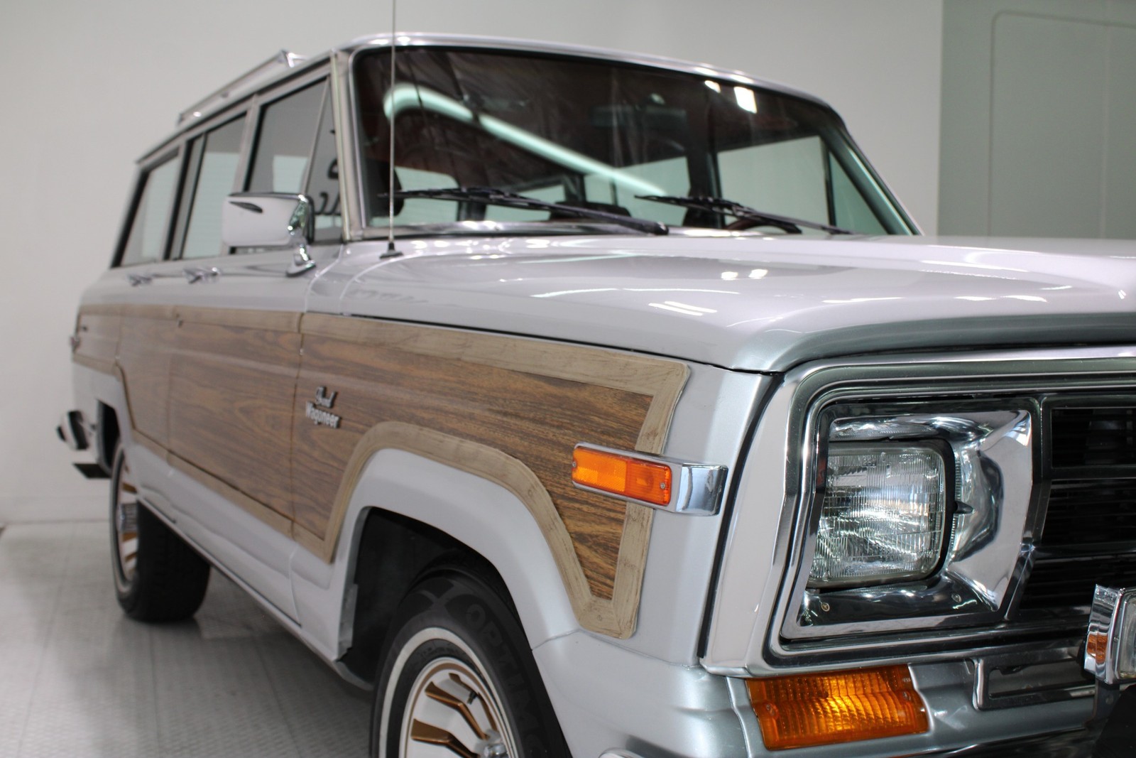 Jeep-Grand-Wagoneer-1986-SUV-15