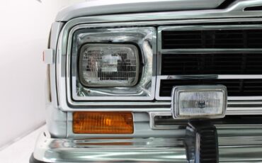 Jeep-Grand-Wagoneer-1986-SUV-17