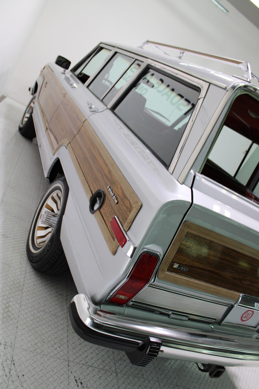 Jeep-Grand-Wagoneer-1986-SUV-19