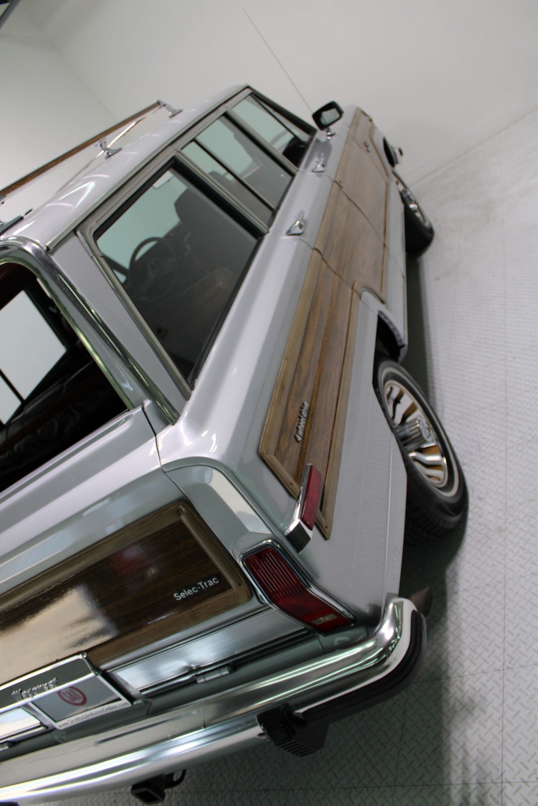 Jeep-Grand-Wagoneer-1986-SUV-20