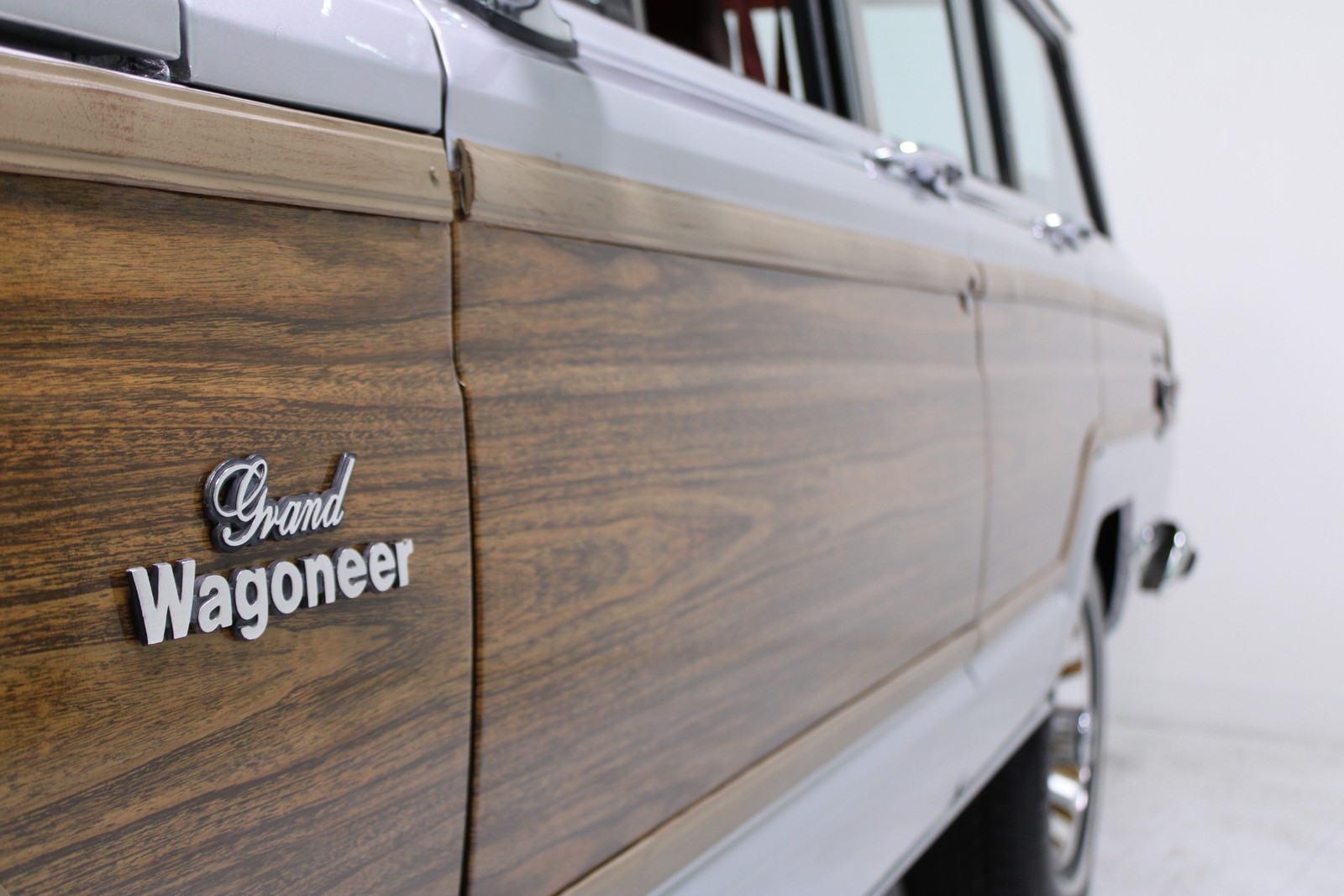 Jeep-Grand-Wagoneer-1986-SUV-26