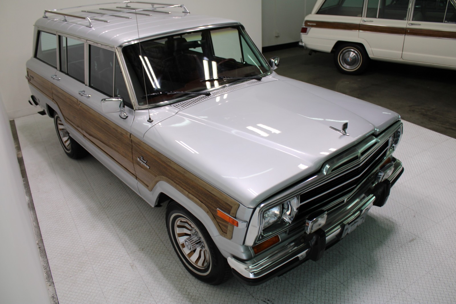 Jeep-Grand-Wagoneer-1986-SUV-32