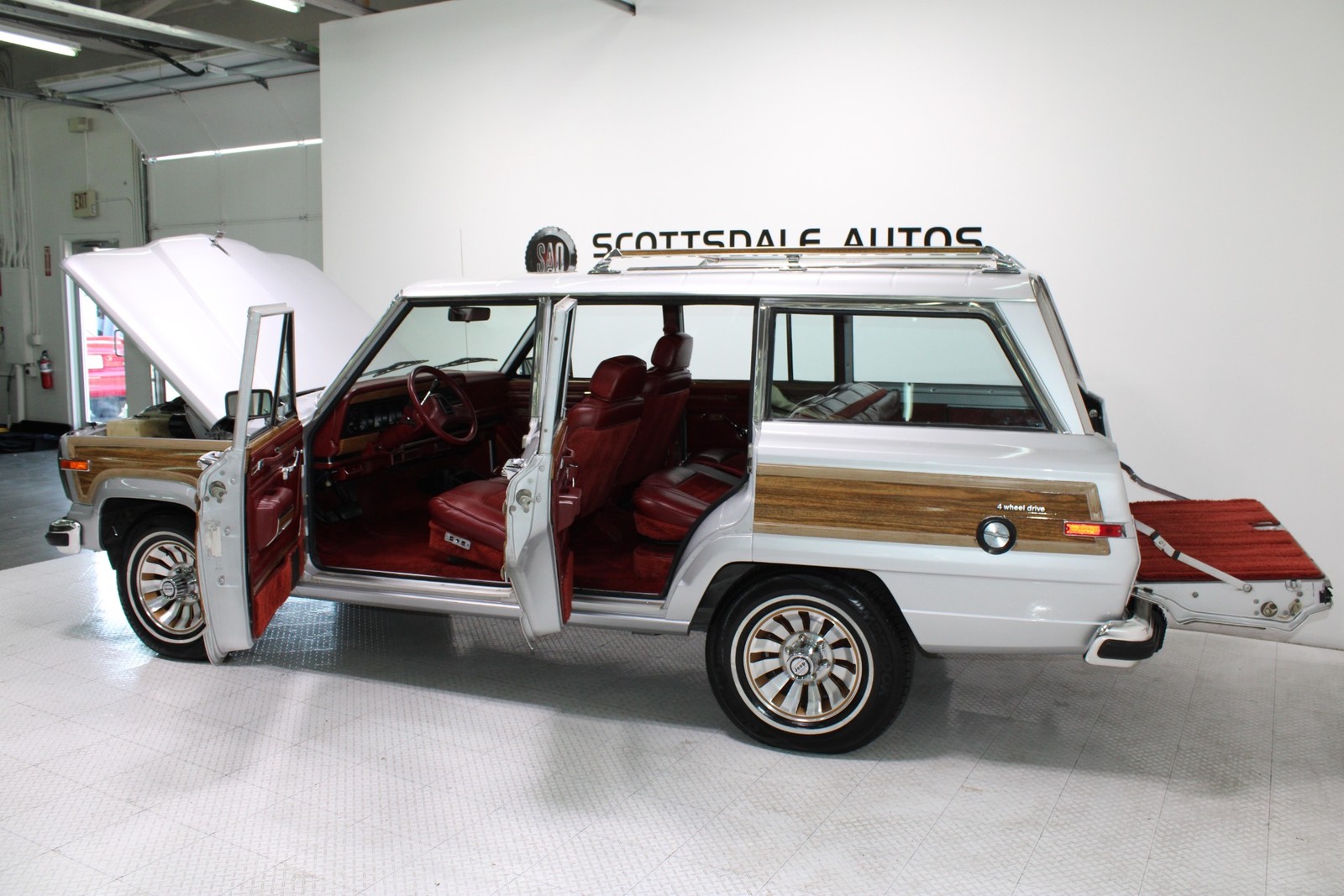 Jeep-Grand-Wagoneer-1986-SUV-38
