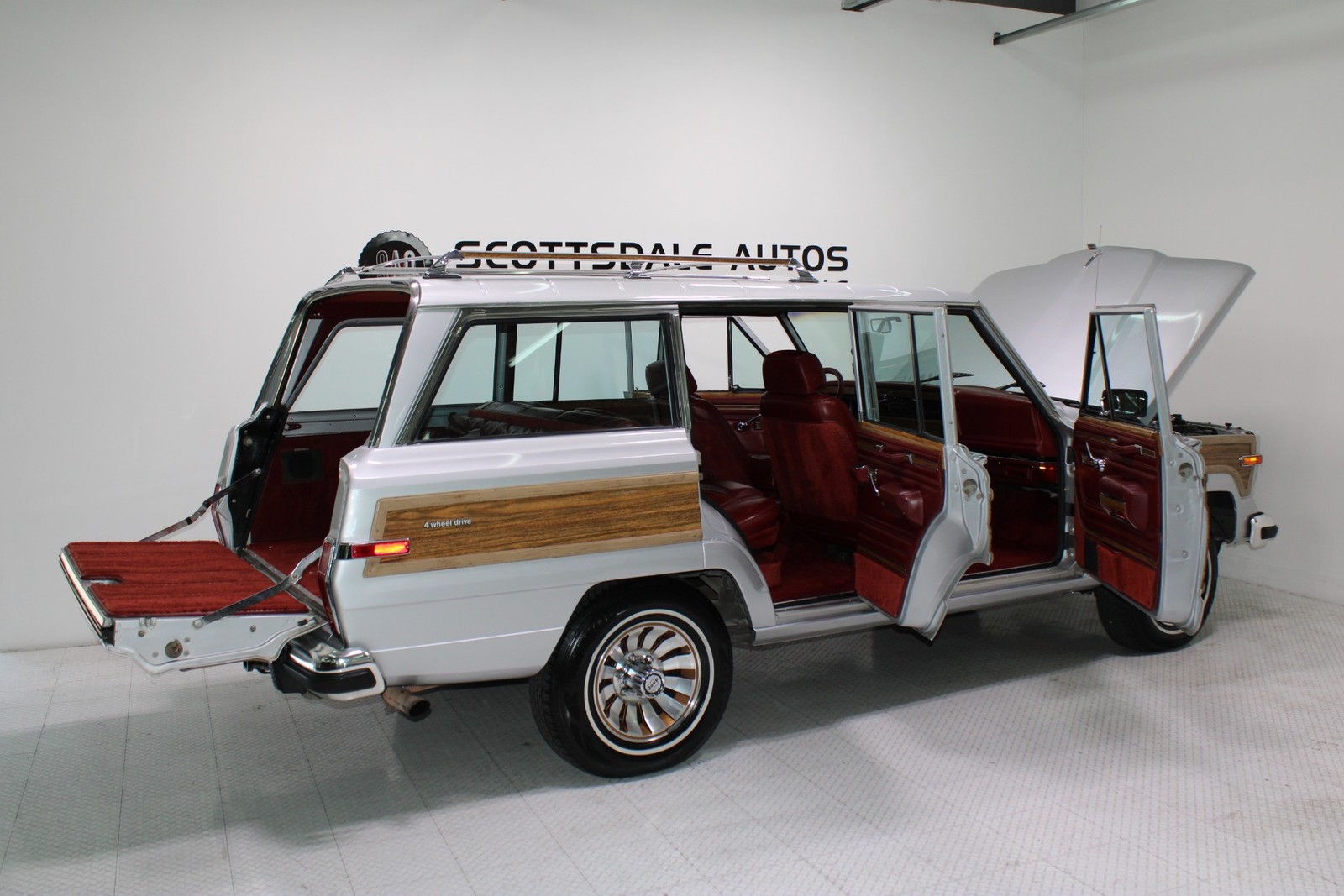 Jeep-Grand-Wagoneer-1986-SUV-39