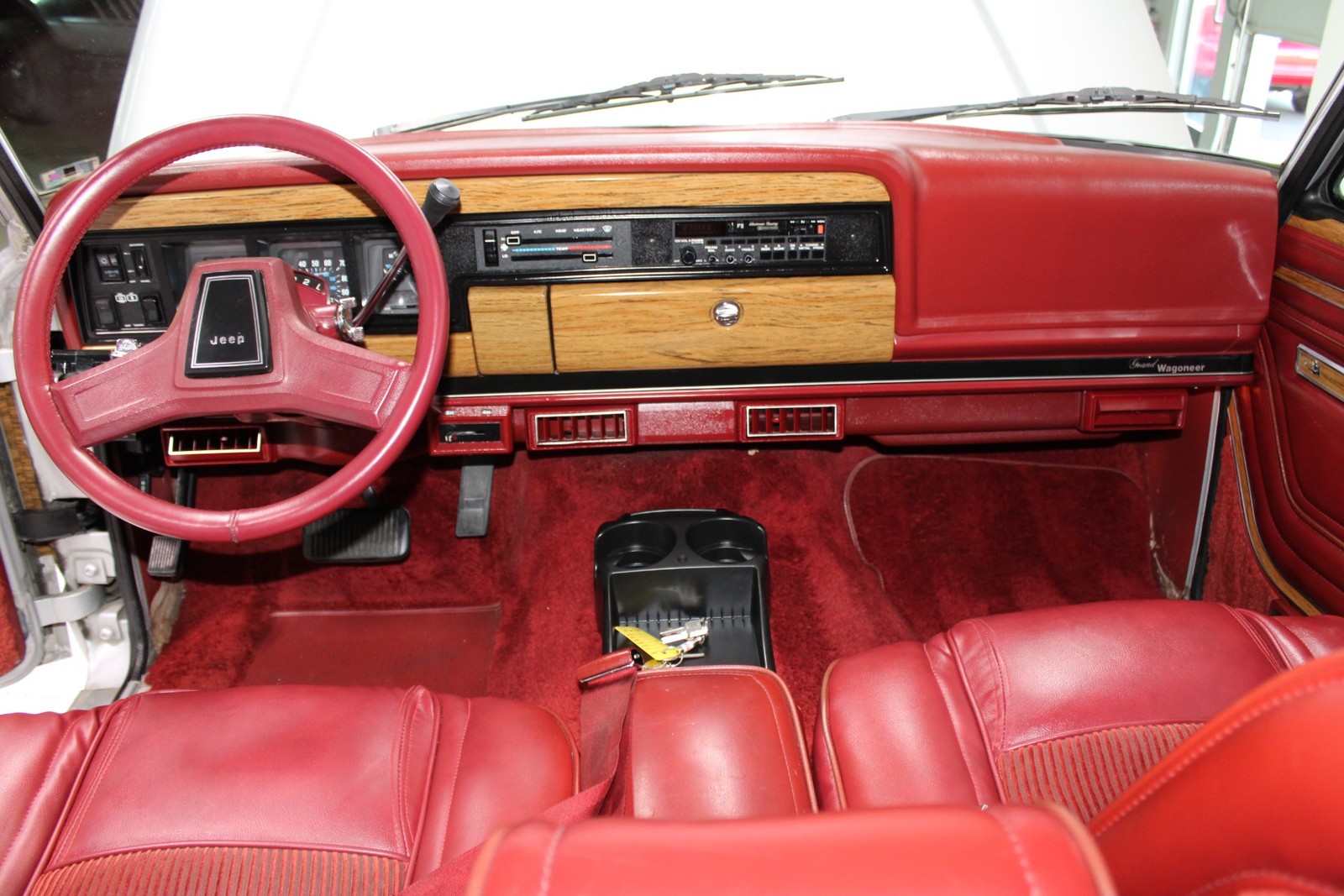 Jeep-Grand-Wagoneer-1986-SUV-6