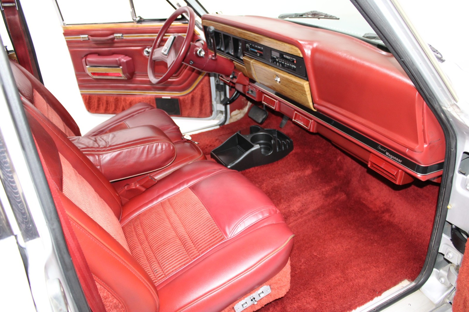 Jeep-Grand-Wagoneer-1986-SUV-7