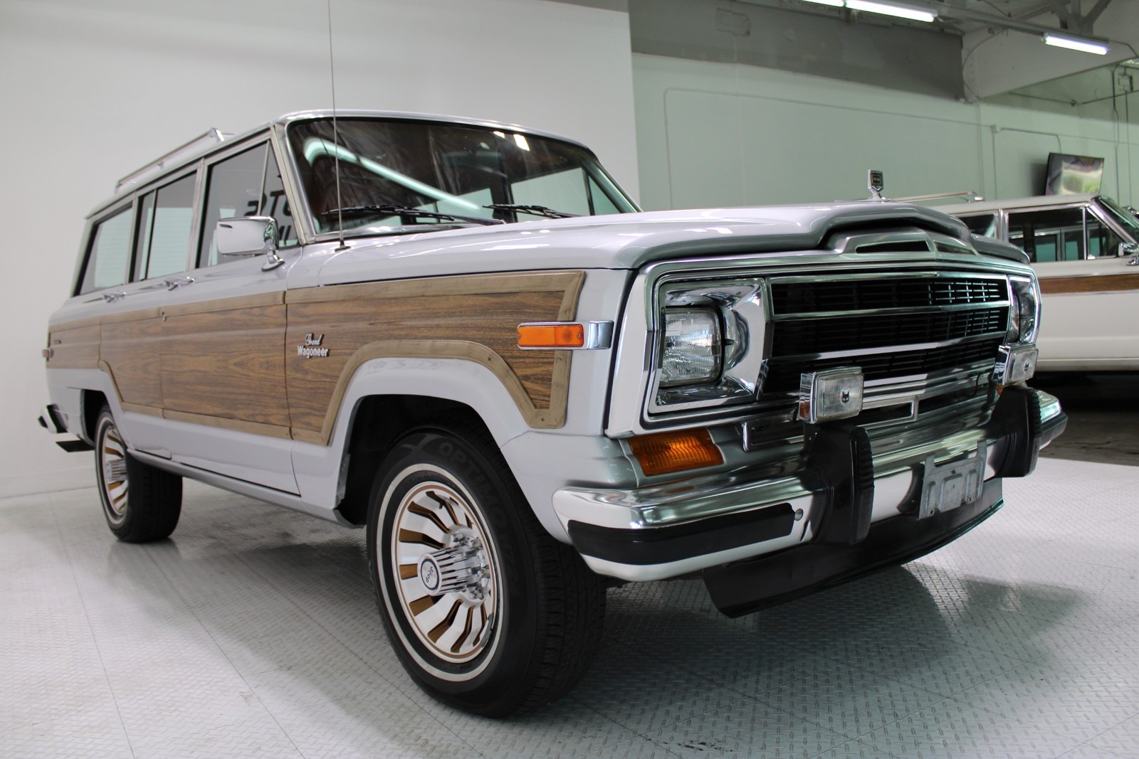 Jeep-Grand-Wagoneer-1986-SUV-9