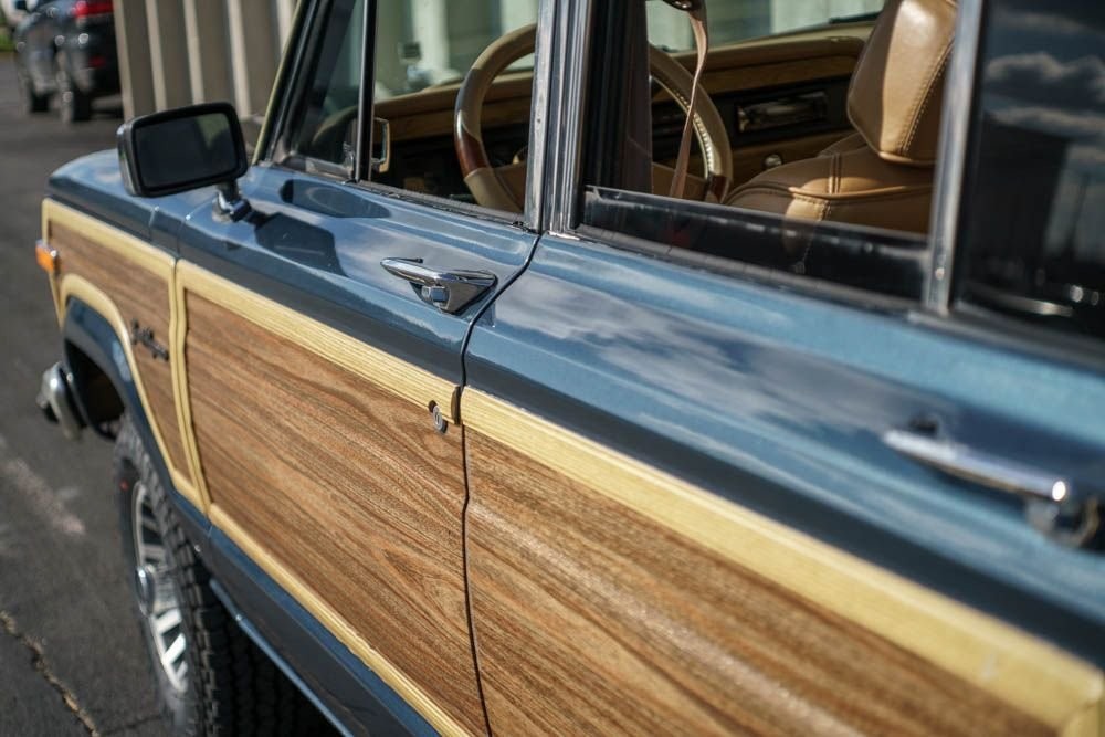 Jeep-Grand-Wagoneer-1988-SUV-10