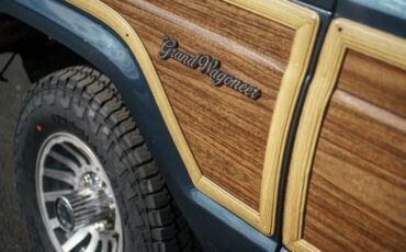 Jeep-Grand-Wagoneer-1988-SUV-11