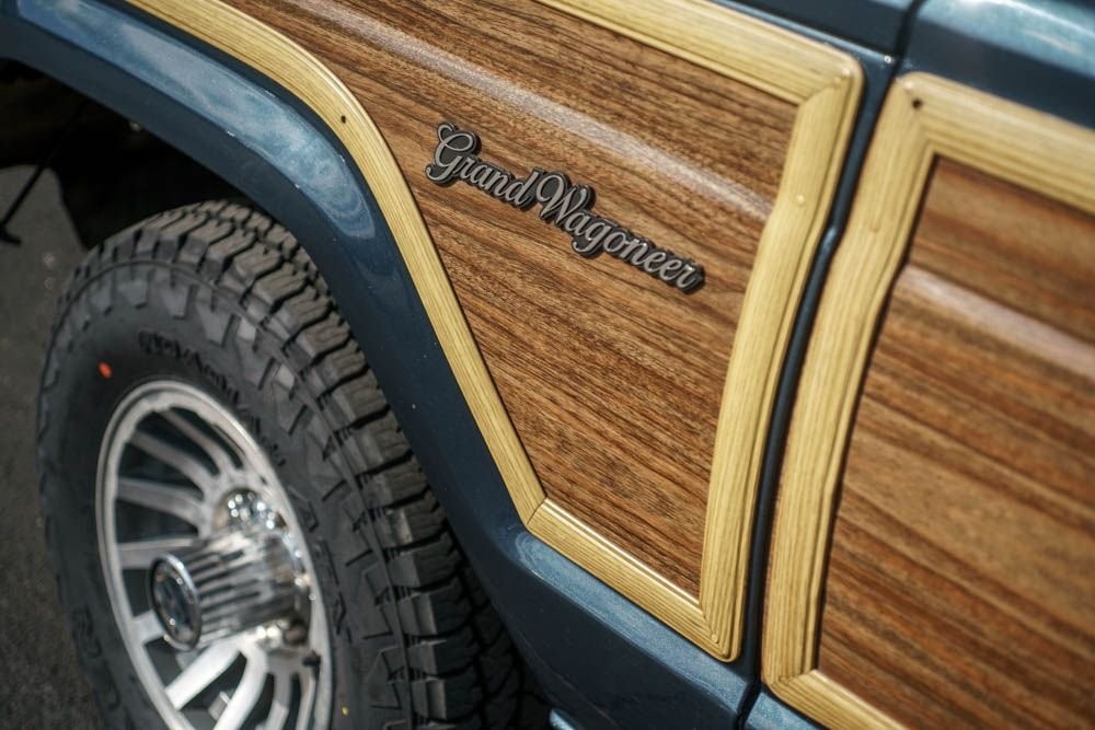 Jeep-Grand-Wagoneer-1988-SUV-11