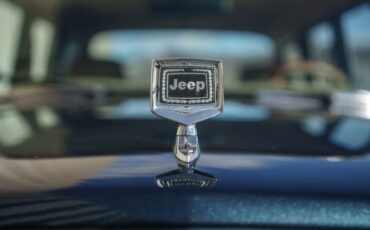 Jeep-Grand-Wagoneer-1988-SUV-12