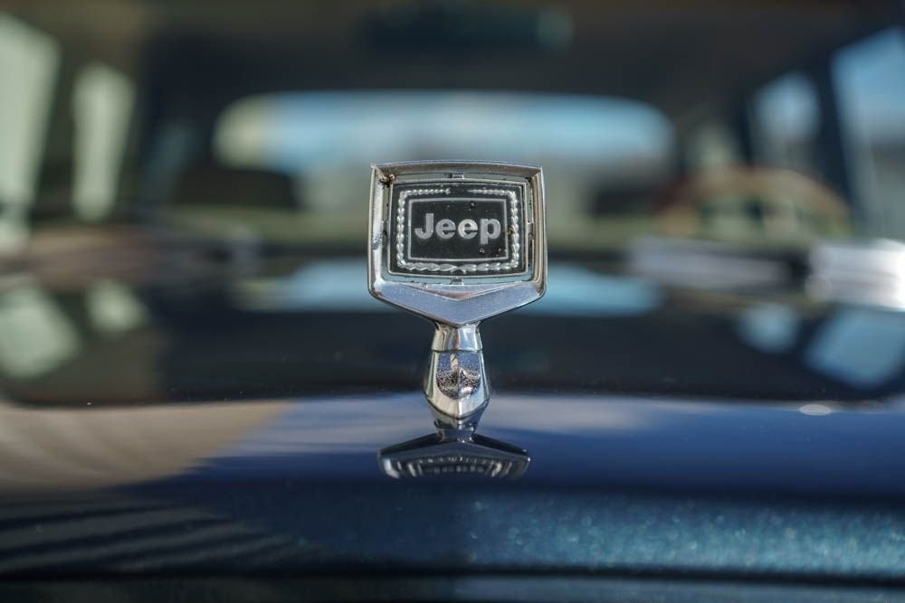 Jeep-Grand-Wagoneer-1988-SUV-12