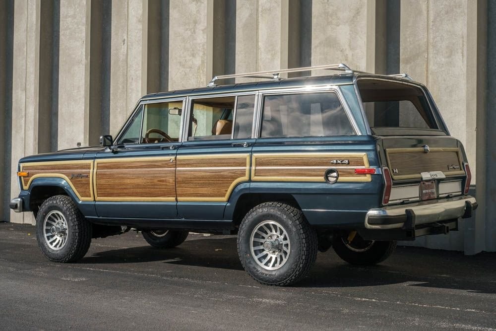 Jeep-Grand-Wagoneer-1988-SUV-28