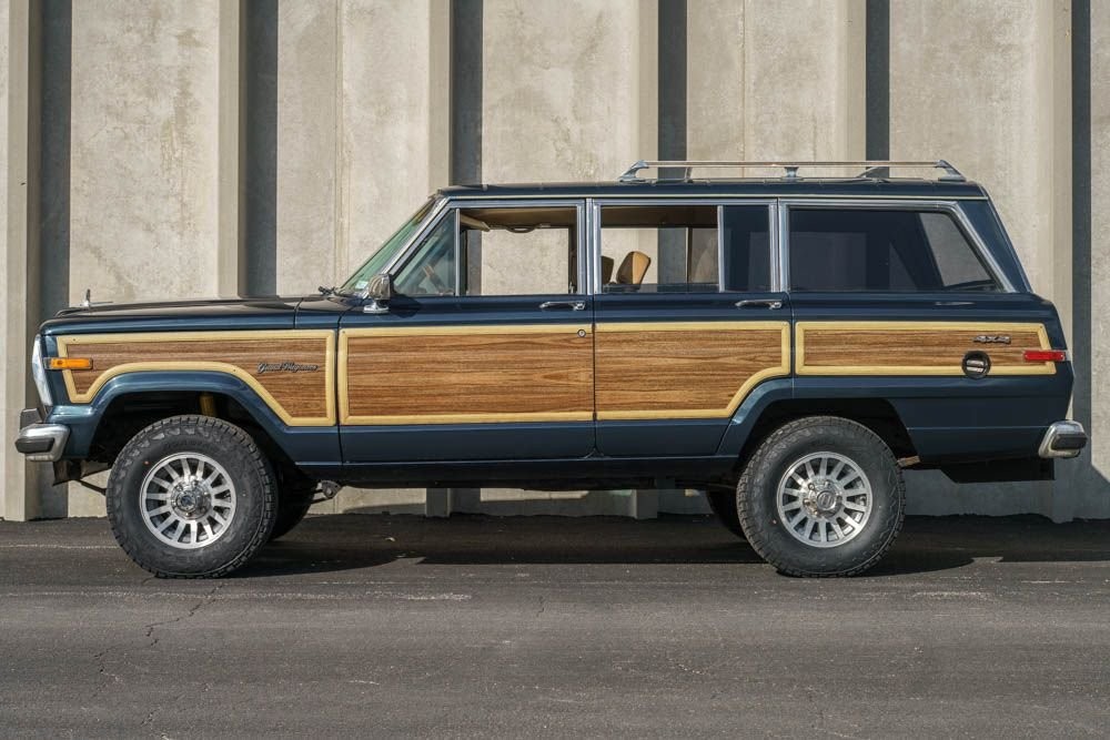 Jeep-Grand-Wagoneer-1988-SUV-29