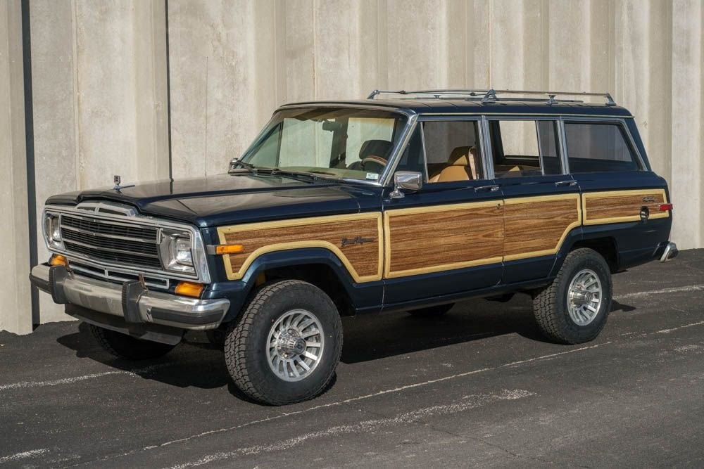 Jeep-Grand-Wagoneer-1988-SUV-30