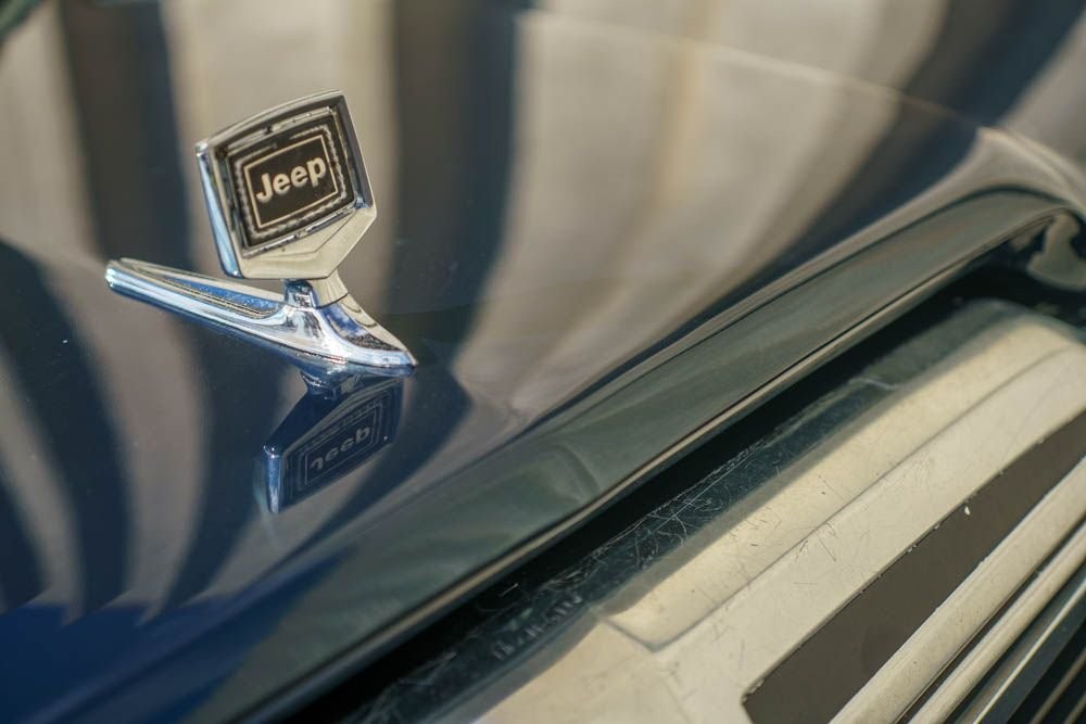 Jeep-Grand-Wagoneer-1988-SUV-36