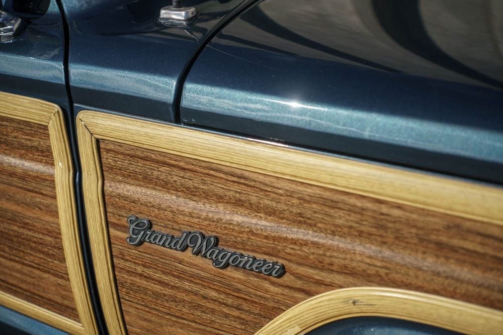 Jeep-Grand-Wagoneer-1988-SUV-39