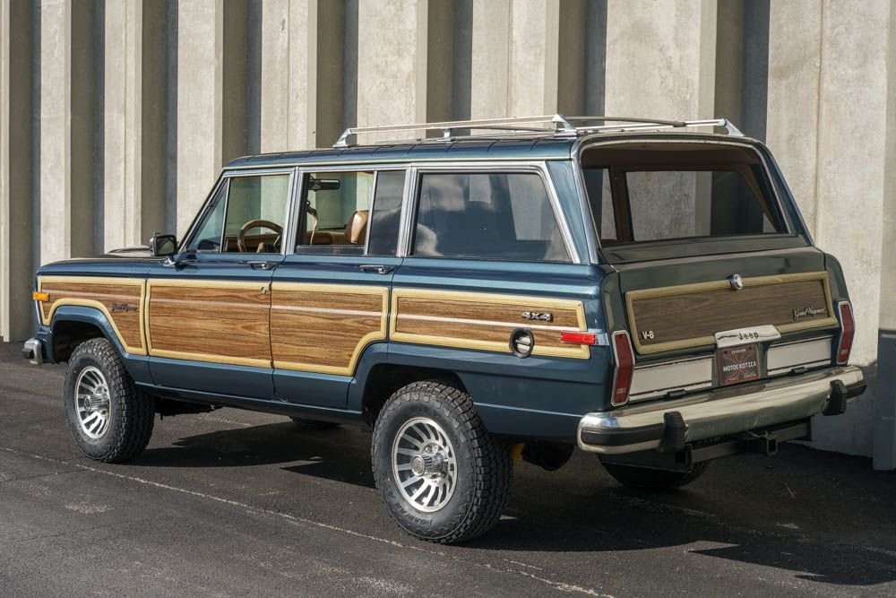 Jeep-Grand-Wagoneer-1988-SUV-5