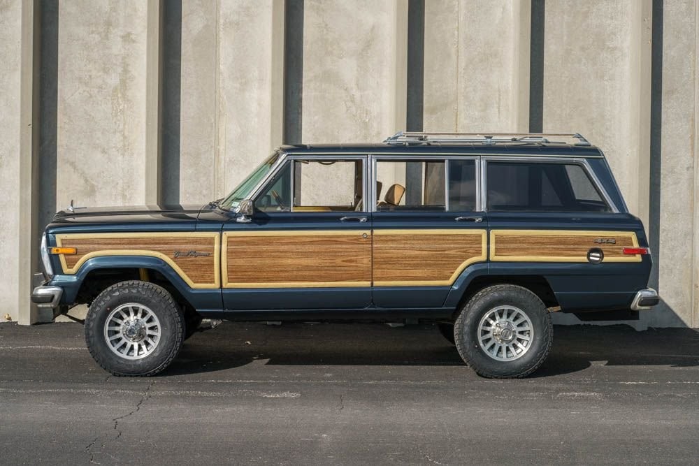 Jeep-Grand-Wagoneer-1988-SUV-6