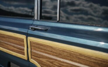 Jeep-Grand-Wagoneer-1988-SUV-8