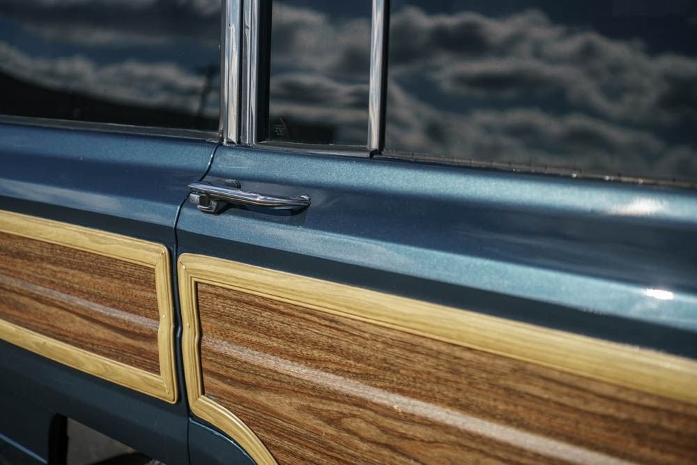 Jeep-Grand-Wagoneer-1988-SUV-8