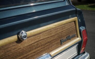 Jeep-Grand-Wagoneer-1988-SUV-9