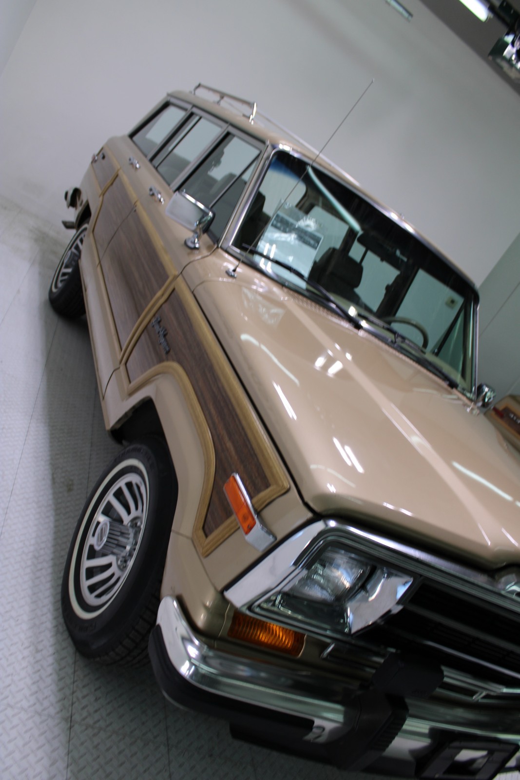 Jeep-Grand-Wagoneer-1989-SUV-11