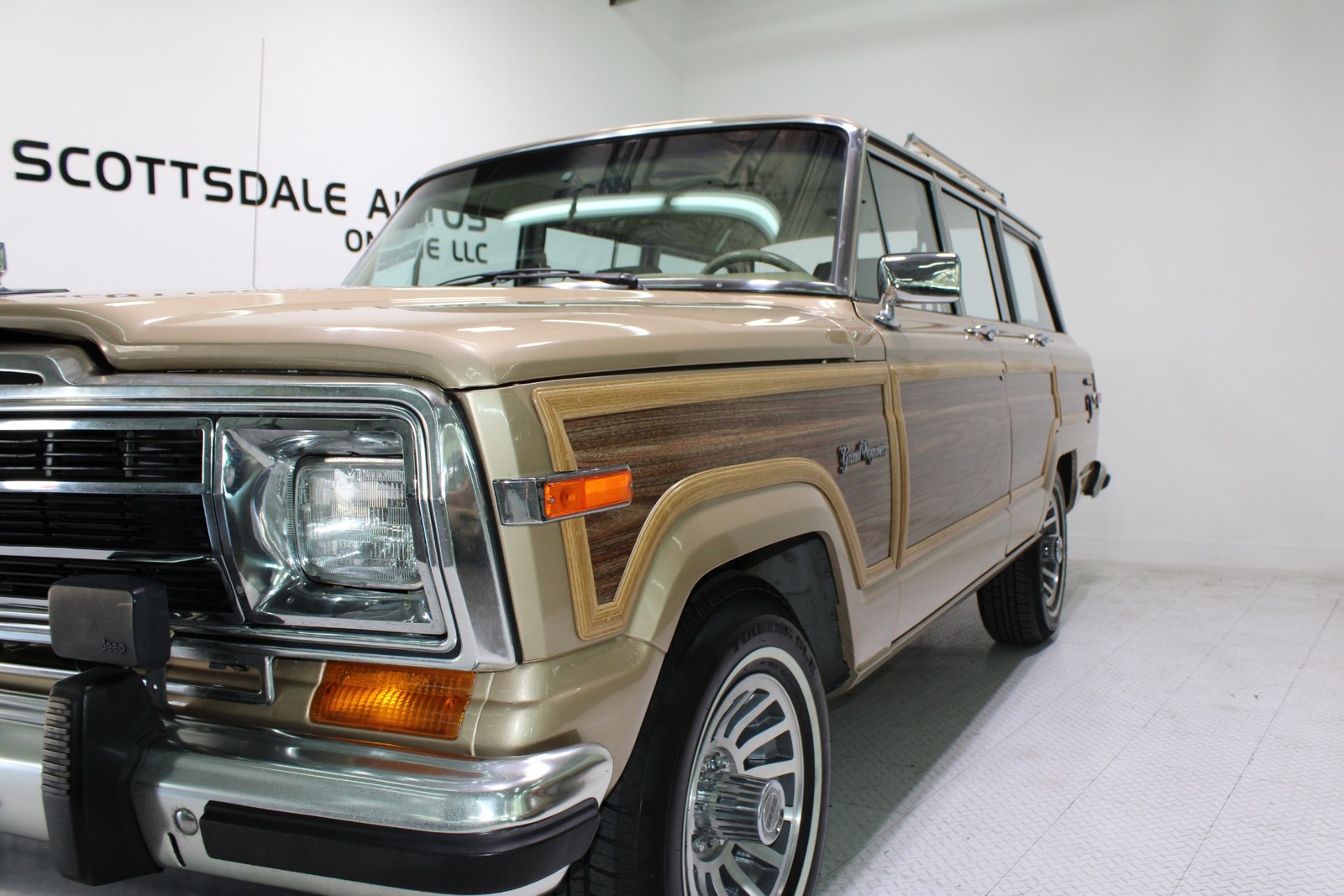Jeep-Grand-Wagoneer-1989-SUV-14