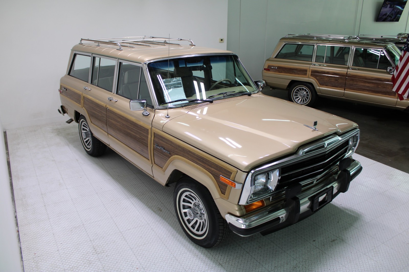 Jeep-Grand-Wagoneer-1989-SUV-17