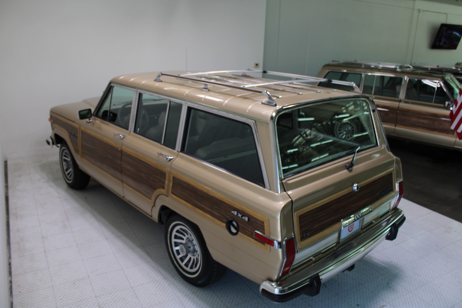 Jeep-Grand-Wagoneer-1989-SUV-19