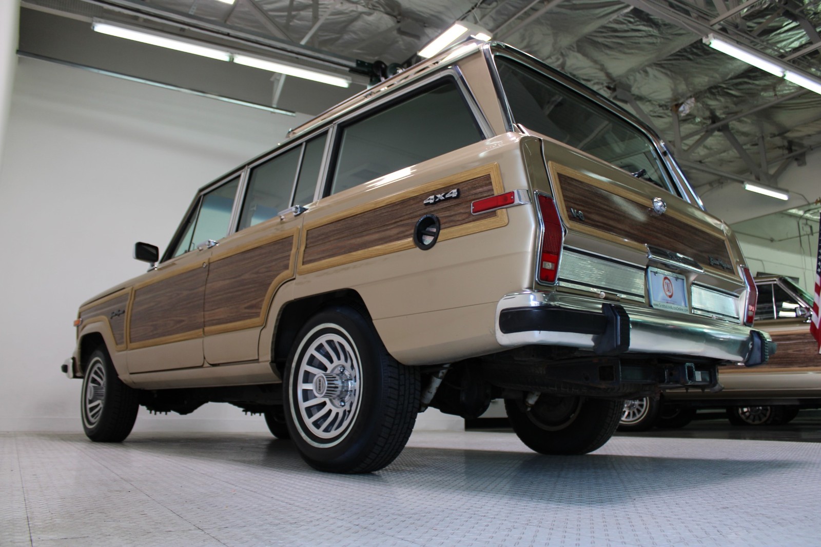 Jeep-Grand-Wagoneer-1989-SUV-20