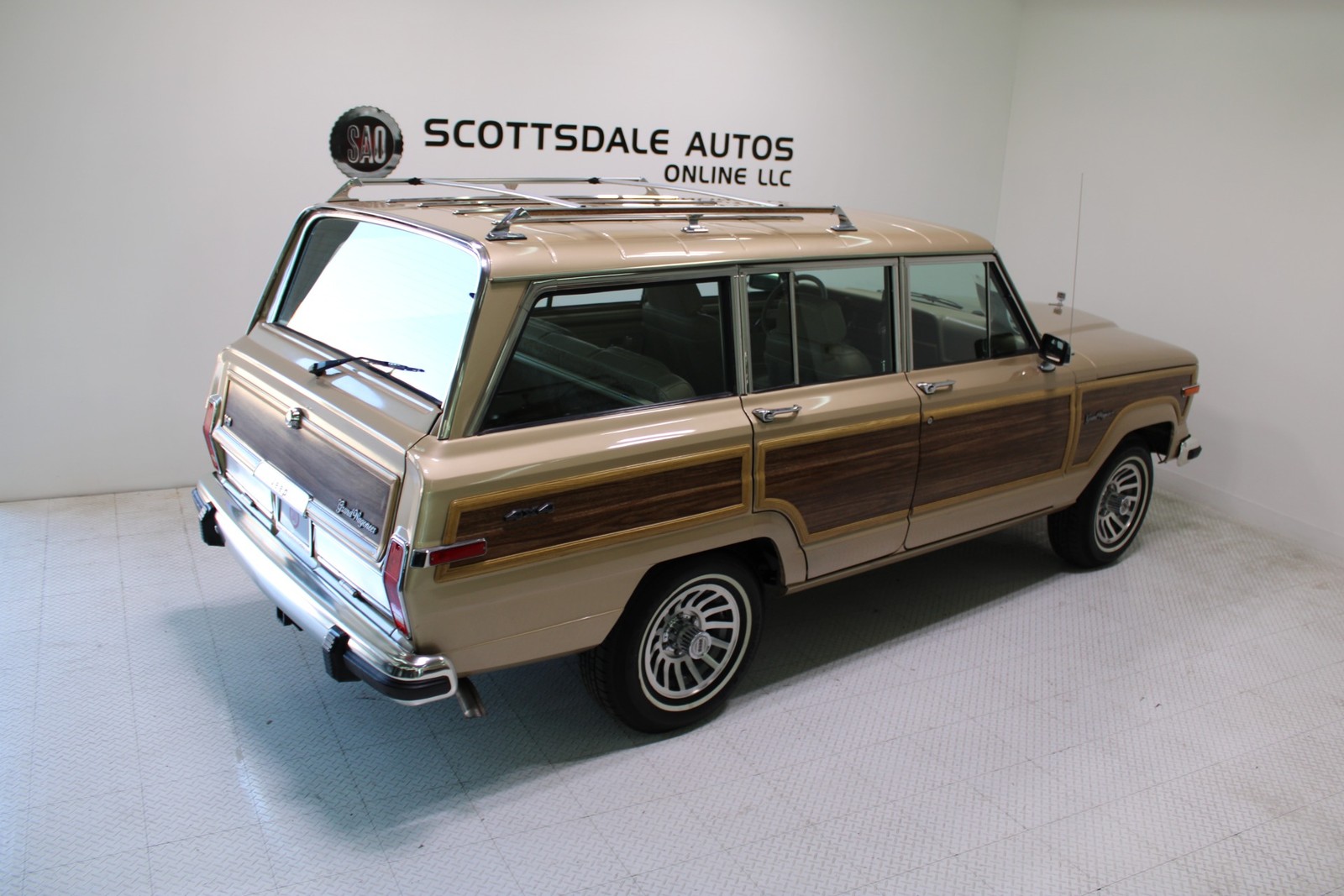 Jeep-Grand-Wagoneer-1989-SUV-21