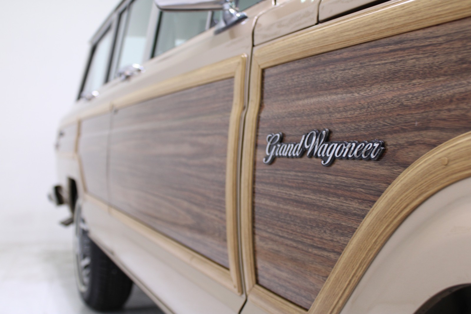 Jeep-Grand-Wagoneer-1989-SUV-23