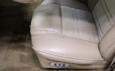 Jeep-Grand-Wagoneer-1989-SUV-32