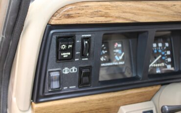 Jeep-Grand-Wagoneer-1989-SUV-33