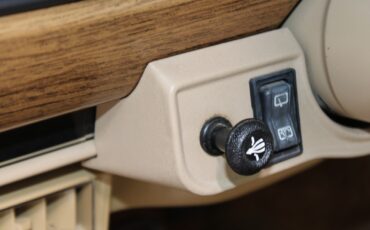 Jeep-Grand-Wagoneer-1989-SUV-34