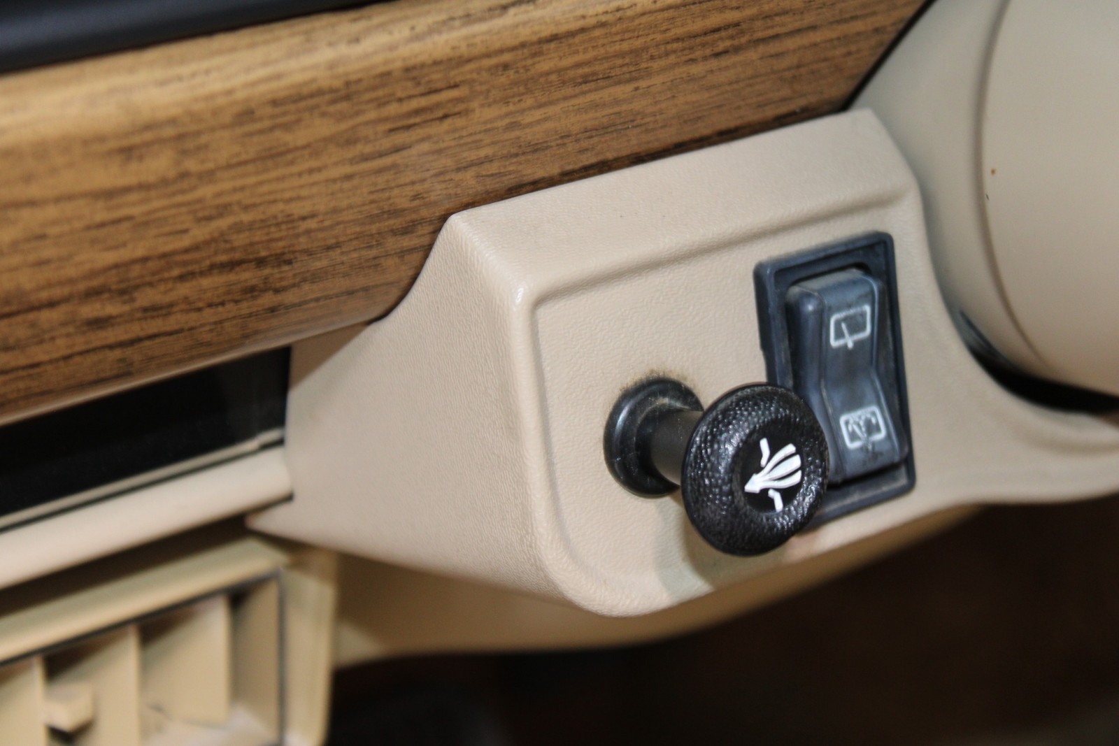 Jeep-Grand-Wagoneer-1989-SUV-34