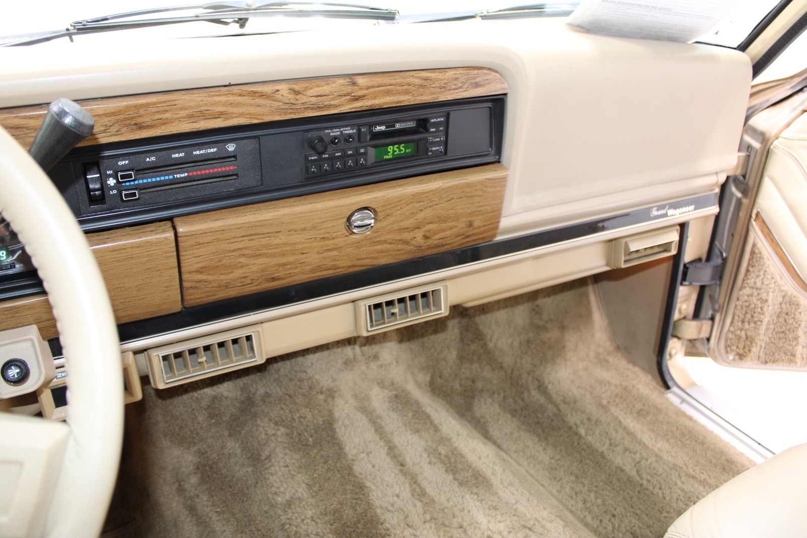 Jeep-Grand-Wagoneer-1989-SUV-36