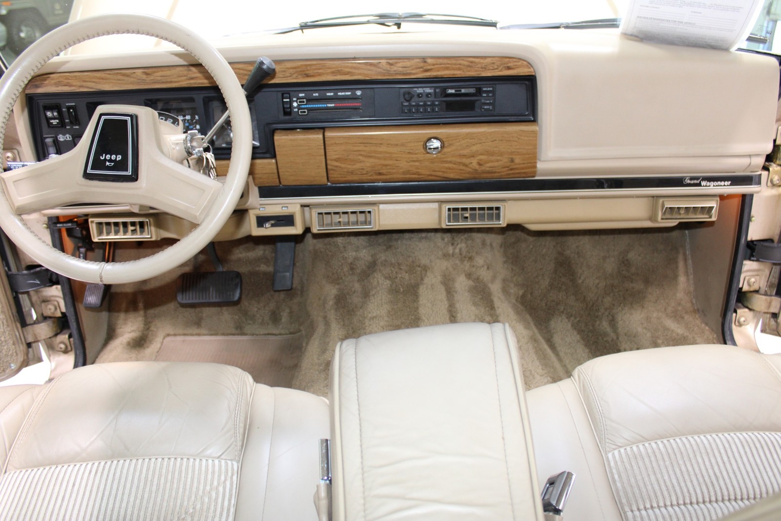 Jeep-Grand-Wagoneer-1989-SUV-6