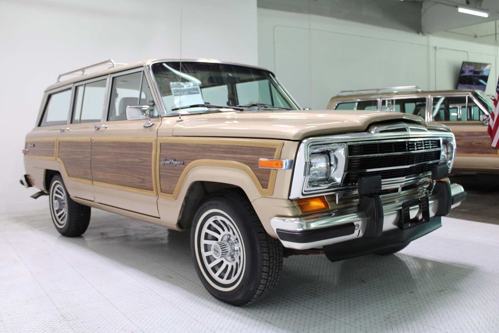 Jeep-Grand-Wagoneer-1989-SUV-9