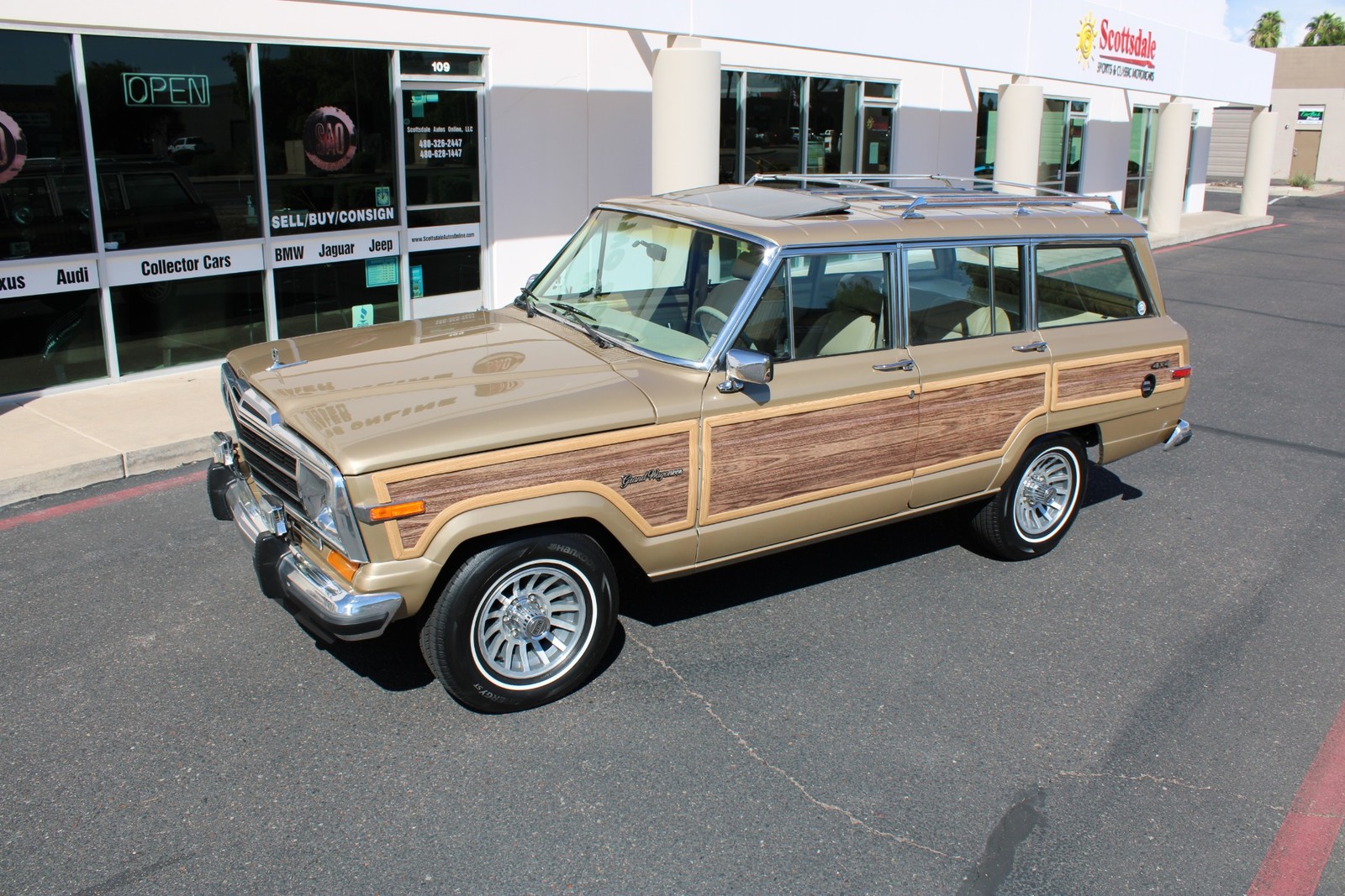 Jeep-Grand-Wagoneer-1990-SUV-11
