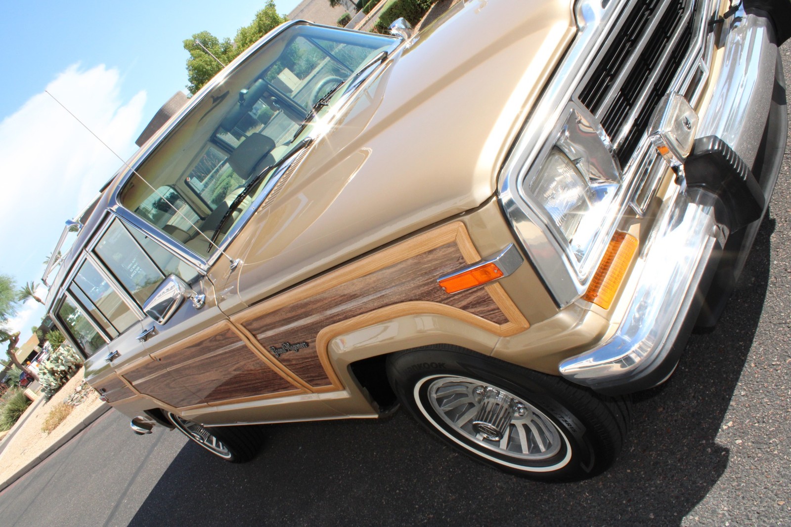 Jeep-Grand-Wagoneer-1990-SUV-19