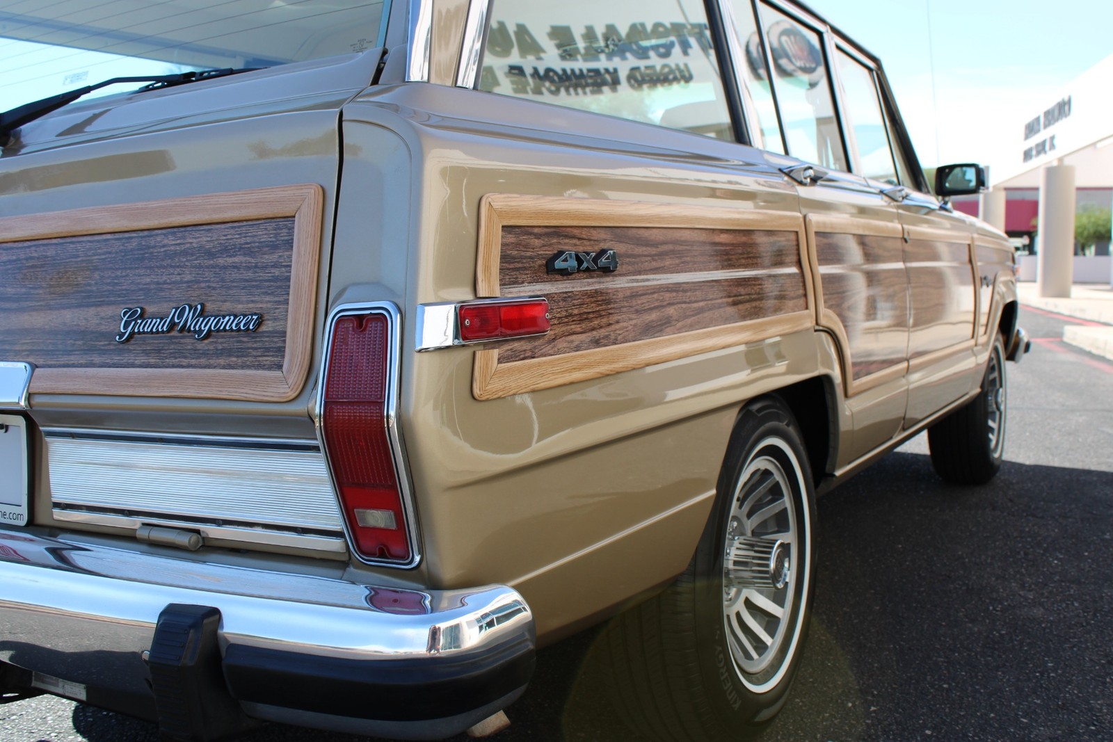 Jeep-Grand-Wagoneer-1990-SUV-26
