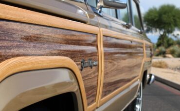 Jeep-Grand-Wagoneer-1990-SUV-28