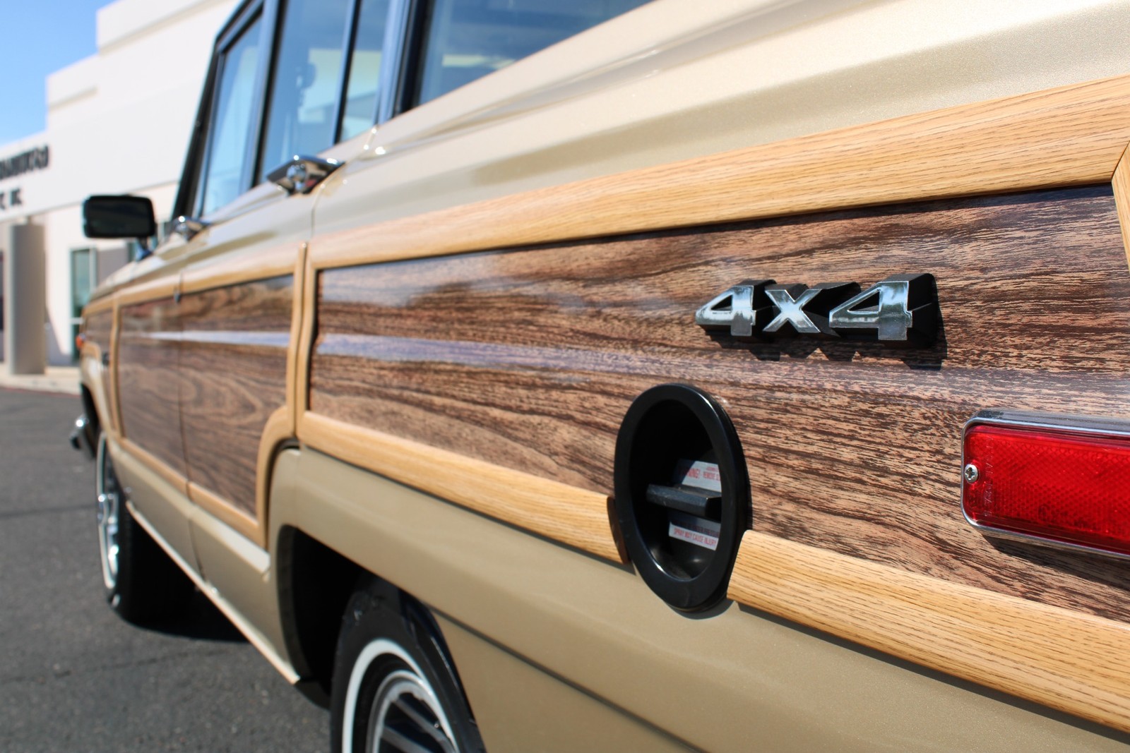Jeep-Grand-Wagoneer-1990-SUV-29