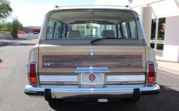 Jeep-Grand-Wagoneer-1990-SUV-3