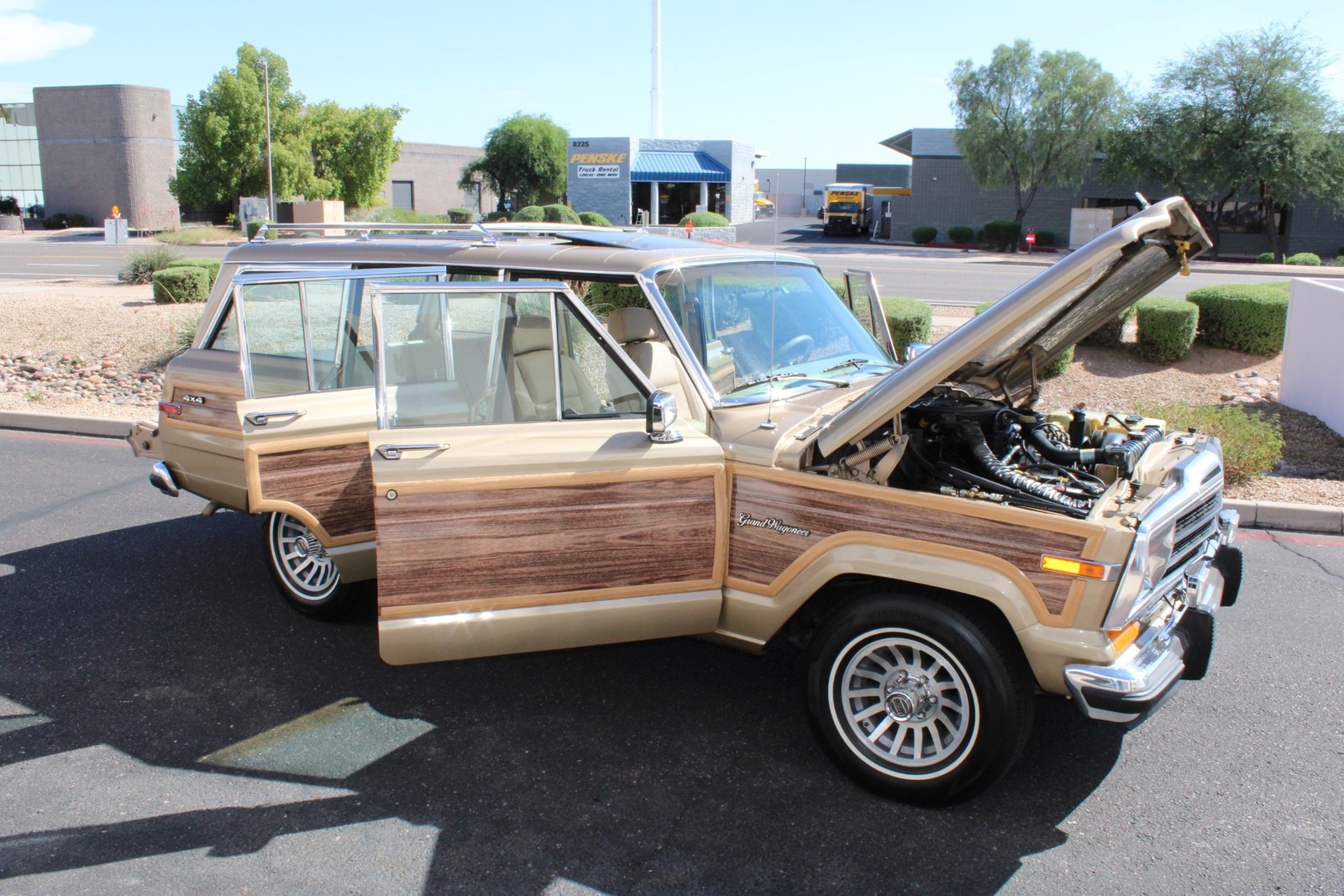 Jeep-Grand-Wagoneer-1990-SUV-34