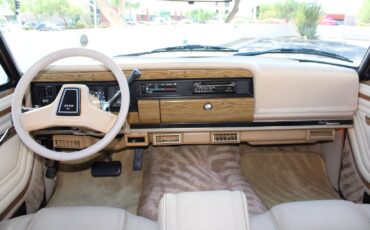 Jeep-Grand-Wagoneer-1990-SUV-6